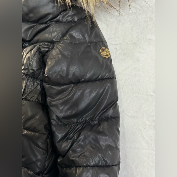 Michael Kors Girls Belted Stadium Puffer Jacket With Faux Fur Hood - Picture 3 of 13